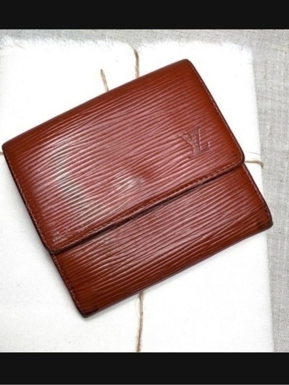 AUTHENTIC Louis Vuitton Malletier Epi Leather Elise Wallet. Brown.